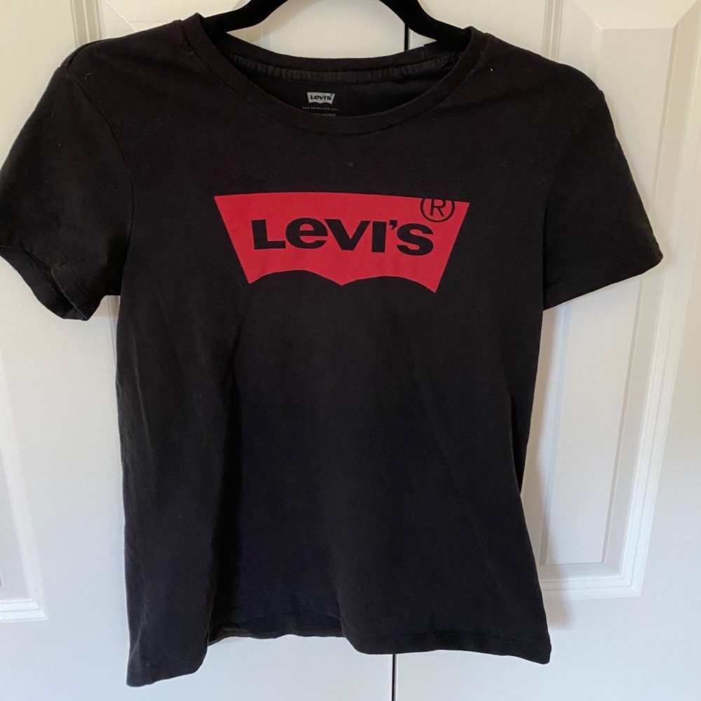 Levi’s tee